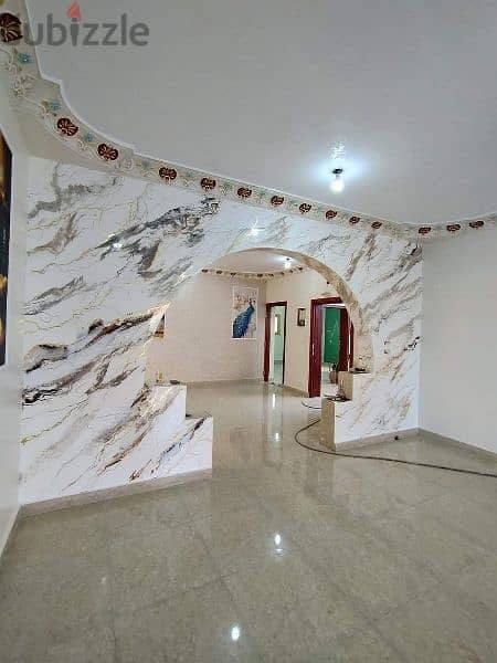 غرفة كلاسيكية بأقواس رخامية